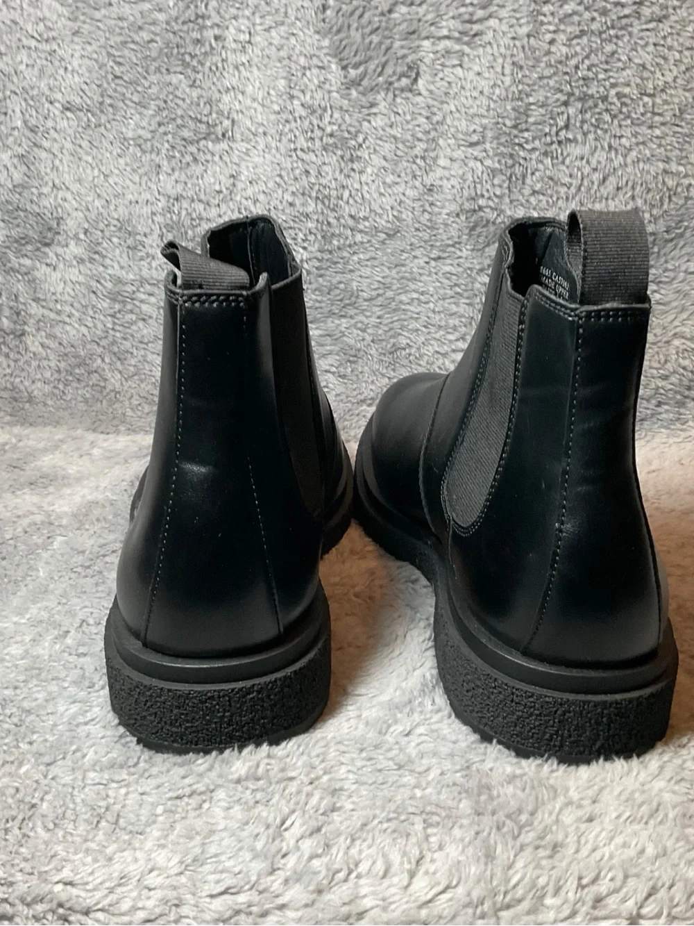 New Nordstrom Men’s Abound Black Chelsea pull on Boots Size 8M with Lug sole.